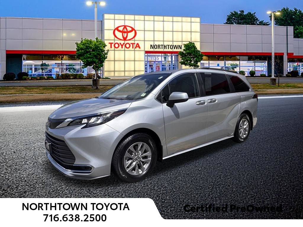 Used 2022 Toyota Sienna Minivan/Van