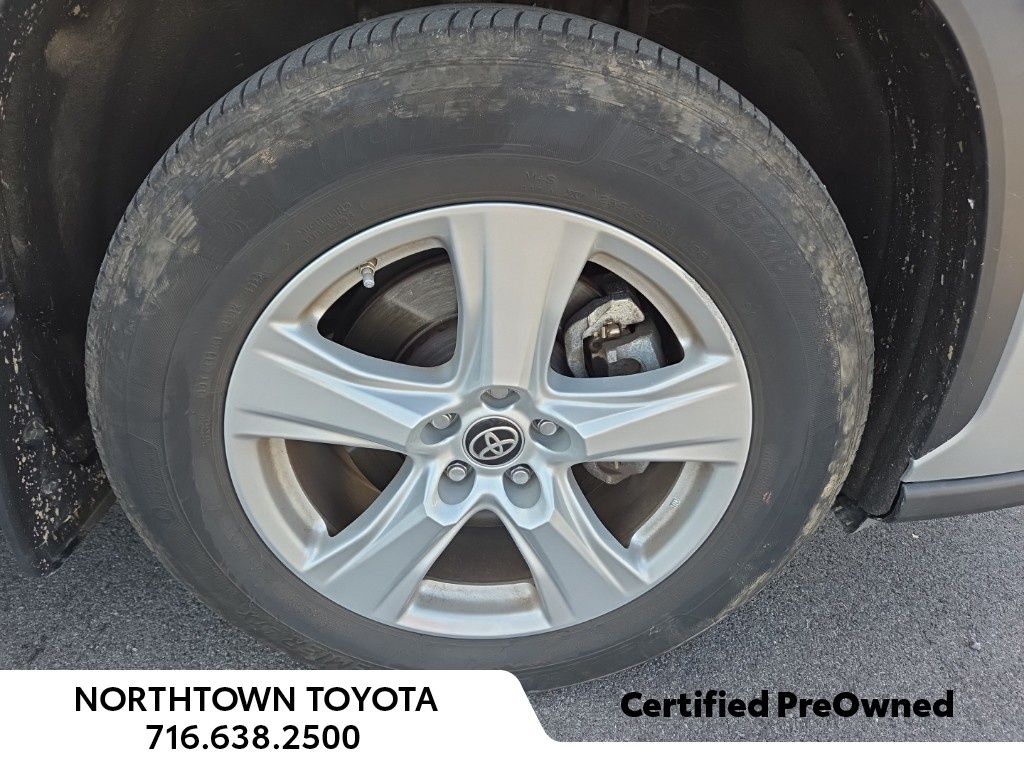 2023 Toyota Highlander LE photo 2