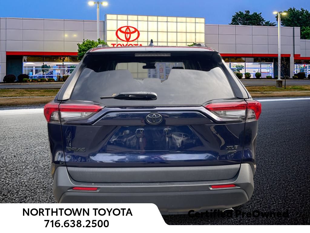 2021 Toyota RAV4 XLE photo 2