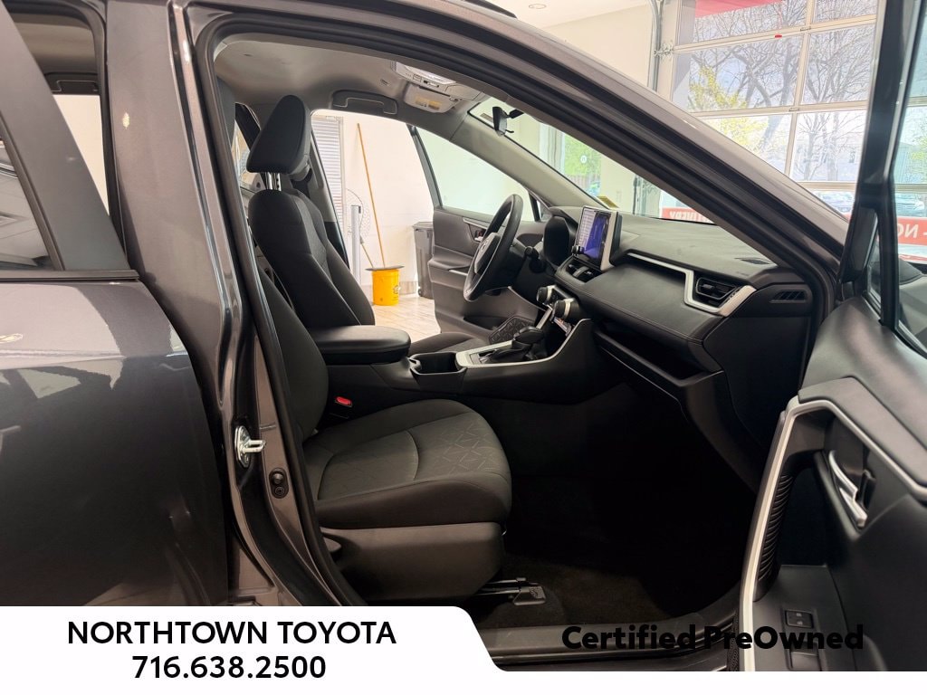 2024 Toyota RAV4 XLE - Photo 14