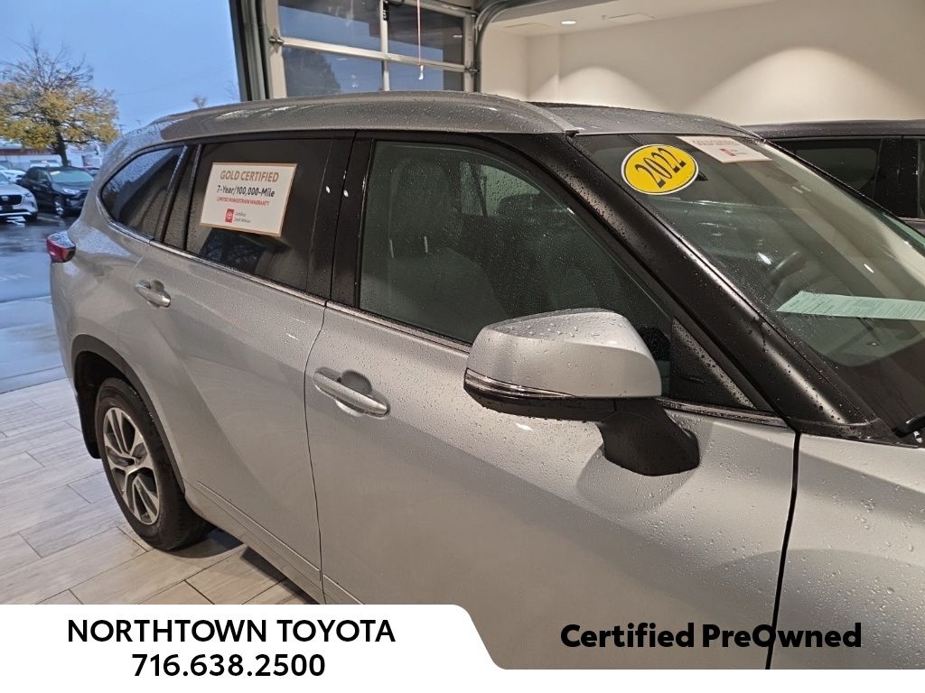 2022 Toyota Highlander XLE photo 3