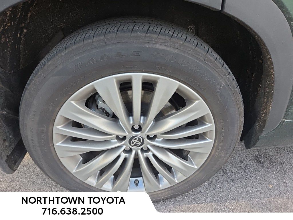 2025 Toyota Highlander Hybrid Platinum photo 3