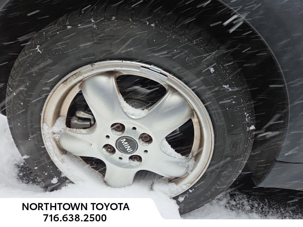 2009 Mini Cooper Base photo 2