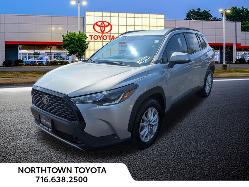 2022 Toyota Corolla Cross LE photo 2
