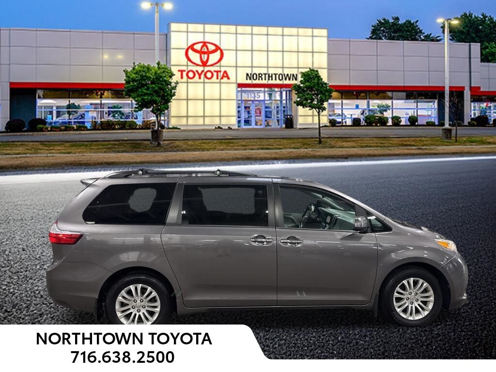 Used 2017 Toyota Sienna XLE 8 Passenger Minivan/Van