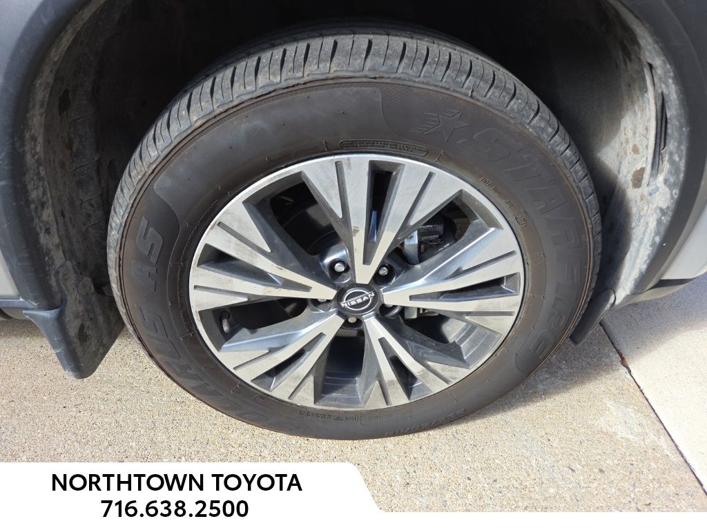 2023 Nissan Rogue SV photo 2