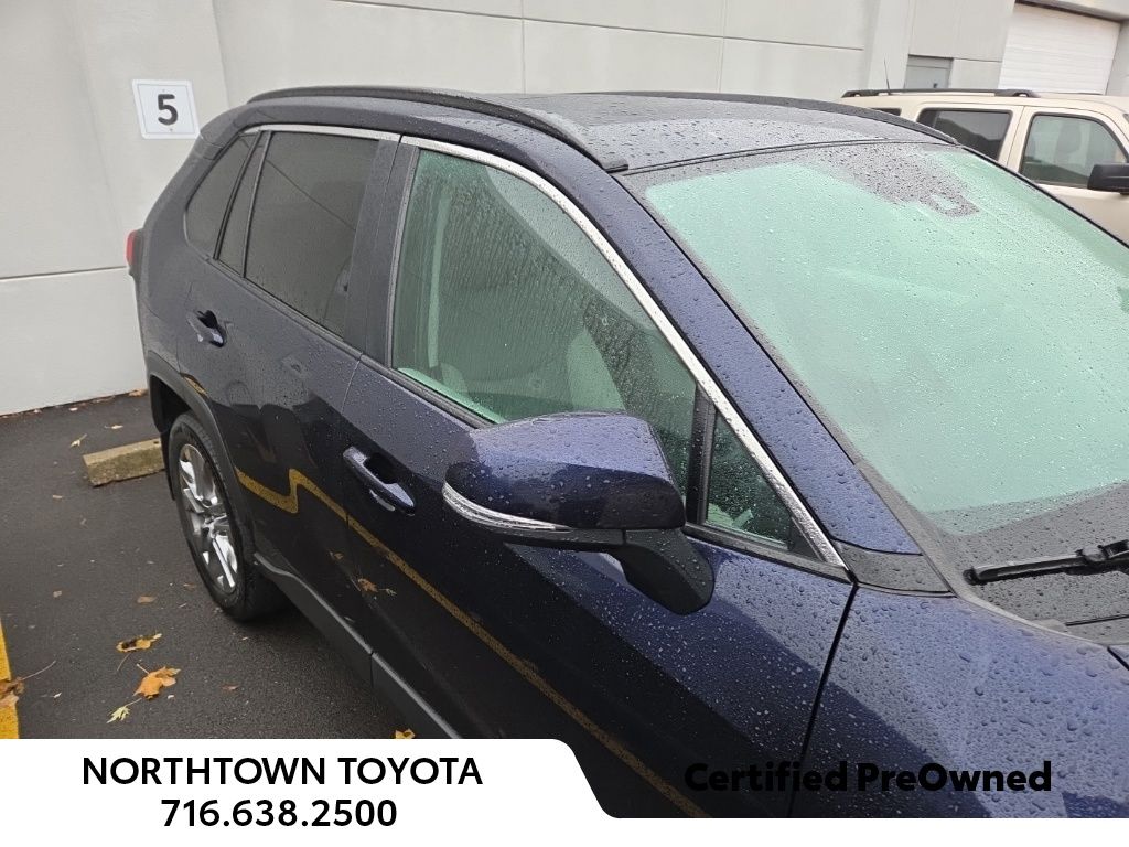2022 Toyota RAV4 XLE Premium photo 2