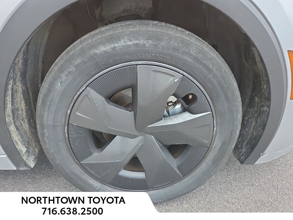 2024 Toyota Prius Limited photo 2