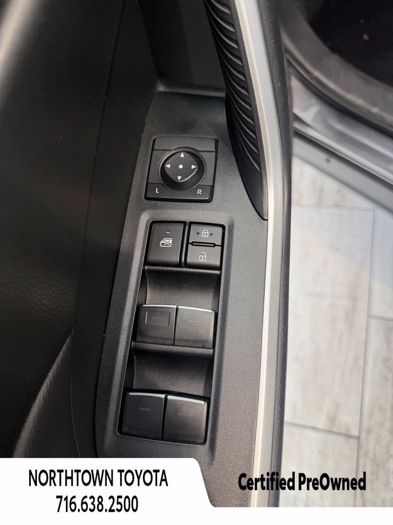 2024 Toyota RAV4 XLE - Photo 24