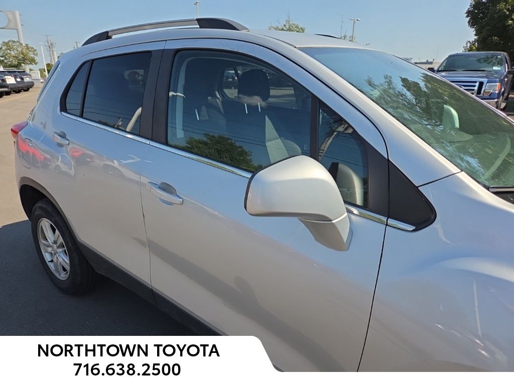 2018 Chevrolet Trax LT photo 3