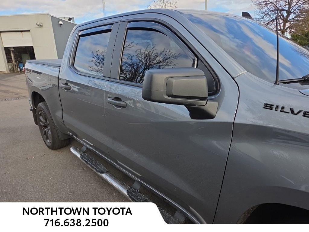 2021 Chevrolet Silverado 1500 Custom photo 2