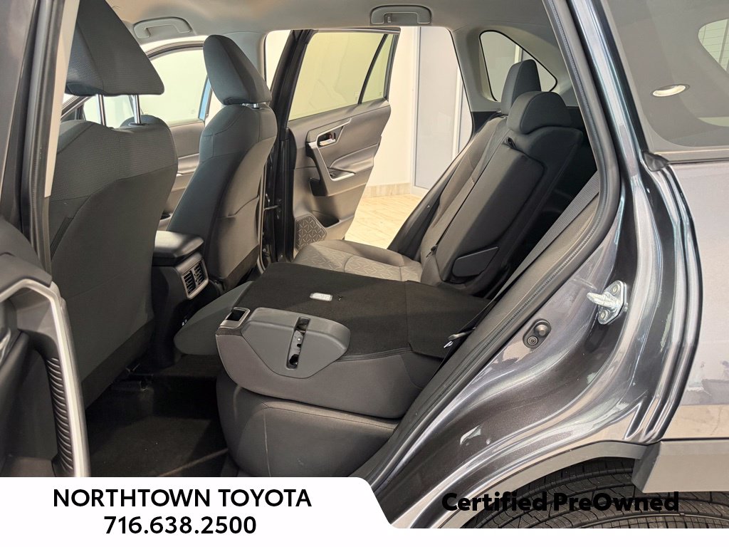 2024 Toyota RAV4 XLE - Photo 17