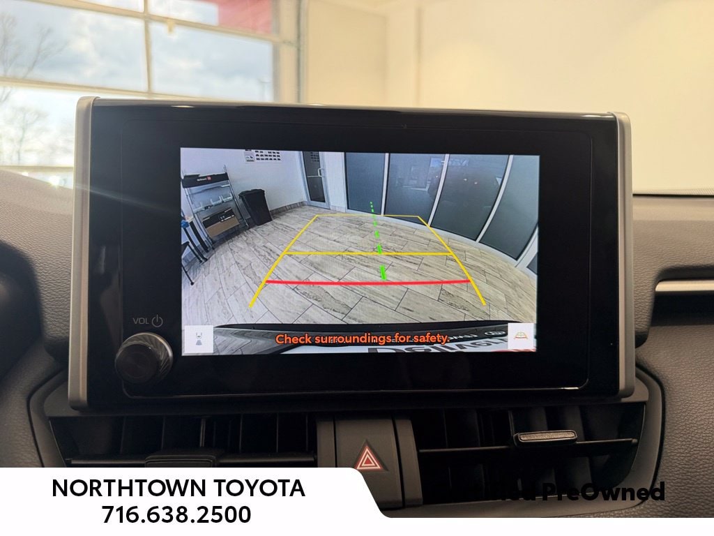 2024 Toyota RAV4 XLE - Photo 12