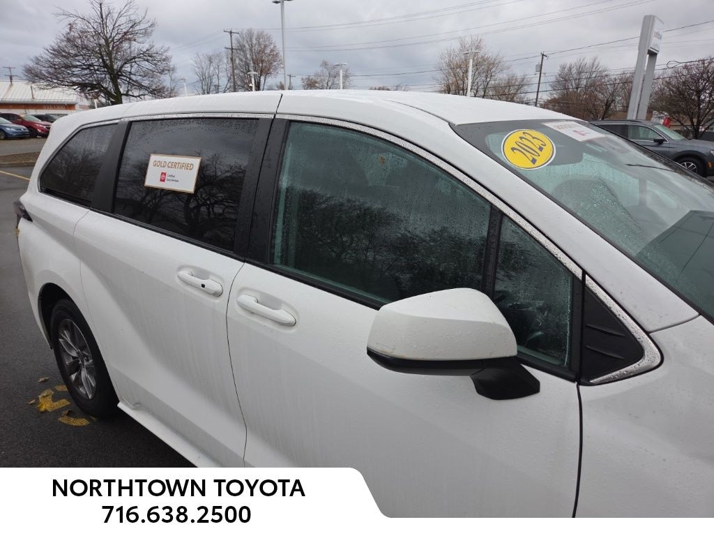 Used 2023 Toyota Sienna LE 8 Passenger Minivan/Van