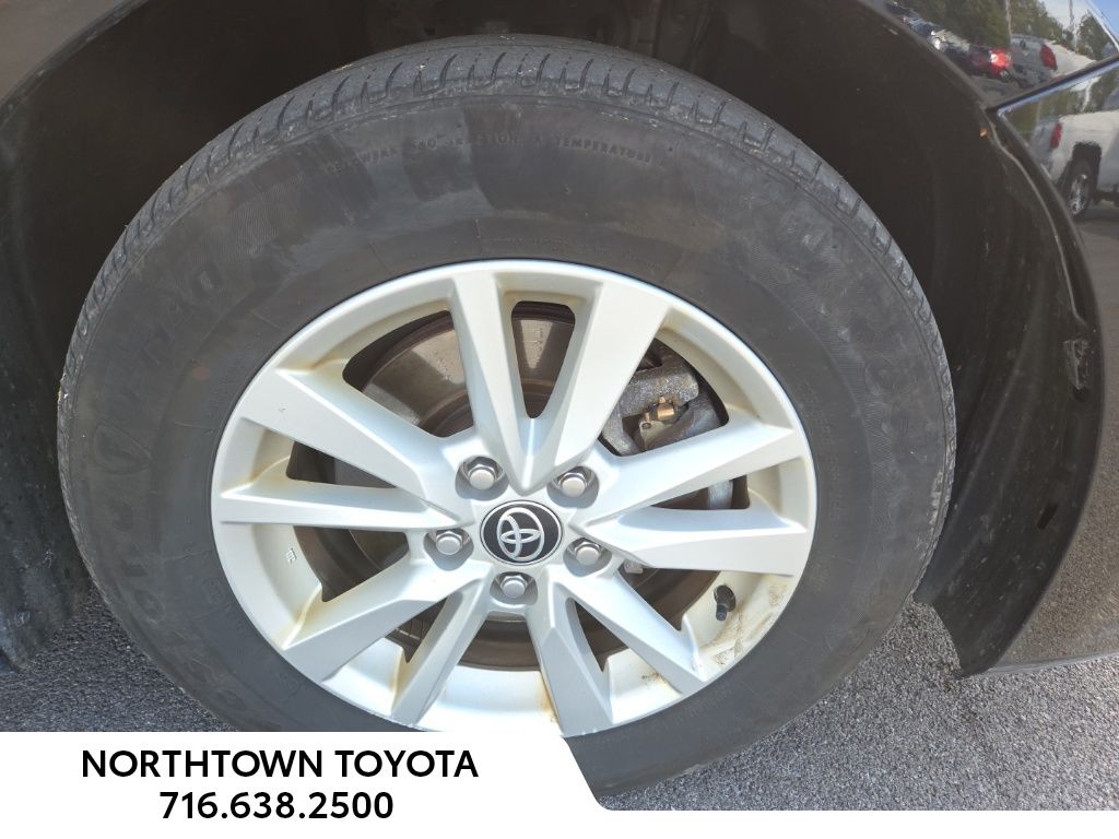 2025 Toyota Camry LE photo 2