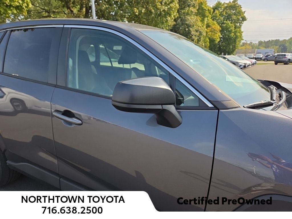 2023 Toyota RAV4 LE photo 2