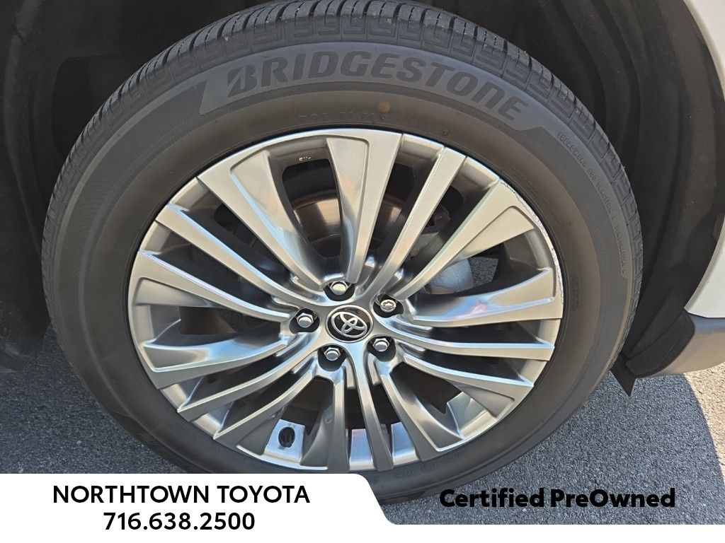 2023 Toyota Venza XLE photo 2
