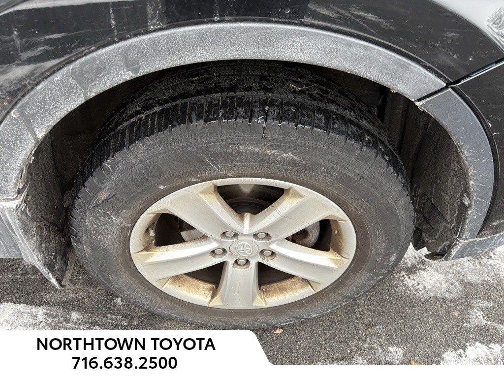 2014 Toyota RAV4 XLE photo 2