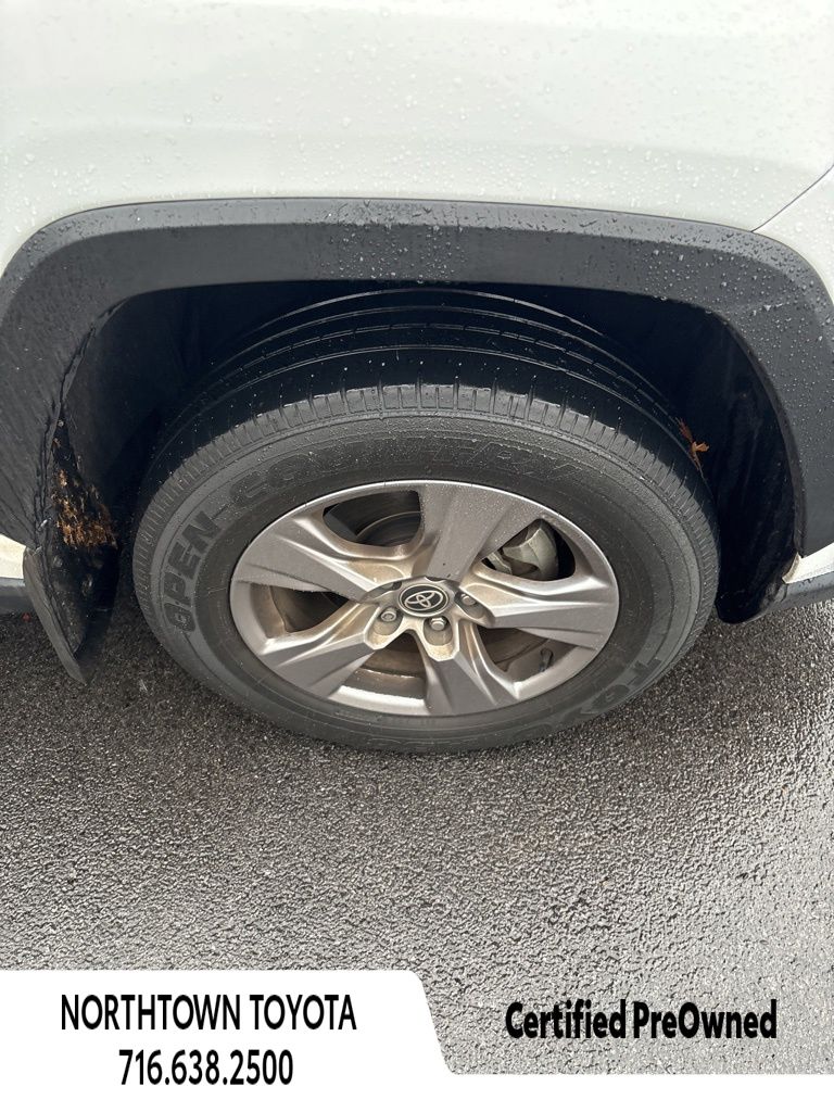 2023 Toyota RAV4 XLE photo 2