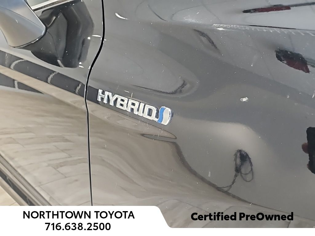 2021 Toyota Camry Hybrid SE photo 3