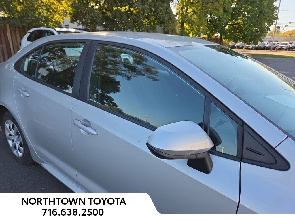 2023 Toyota Corolla LE photo 3