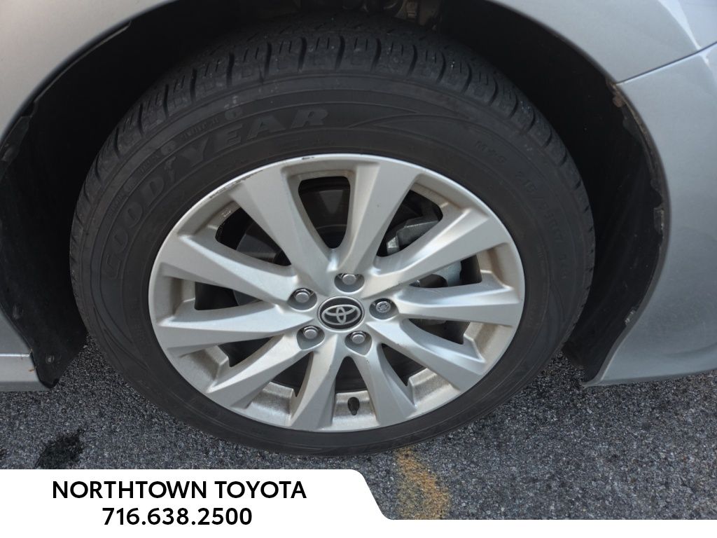 2020 Toyota Camry LE photo 2