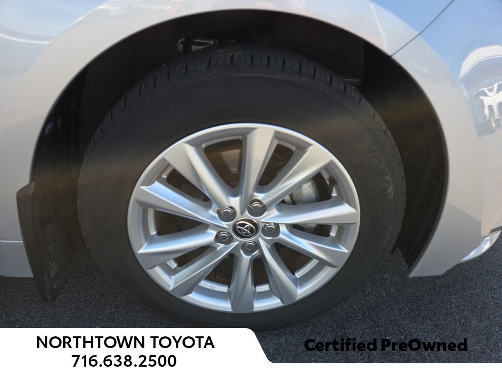 2023 Toyota Corolla LE photo 2