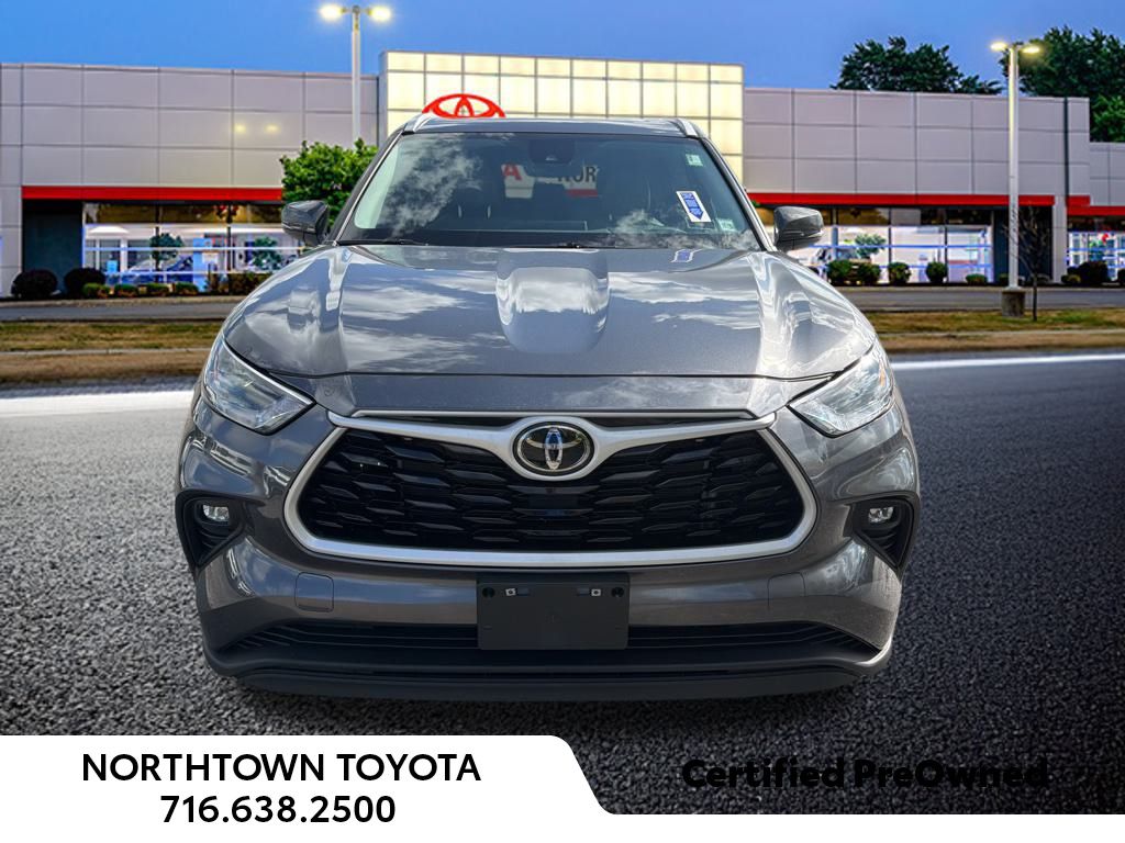 2024 Toyota Highlander XLE photo 2