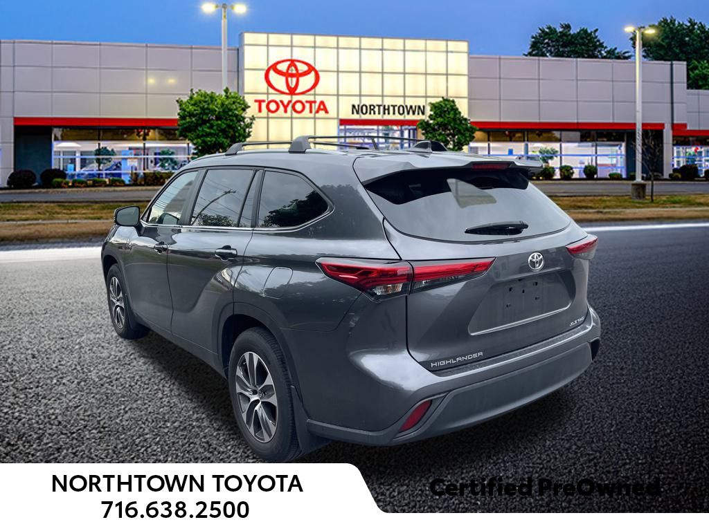 2023 Toyota Highlander XLE photo 3