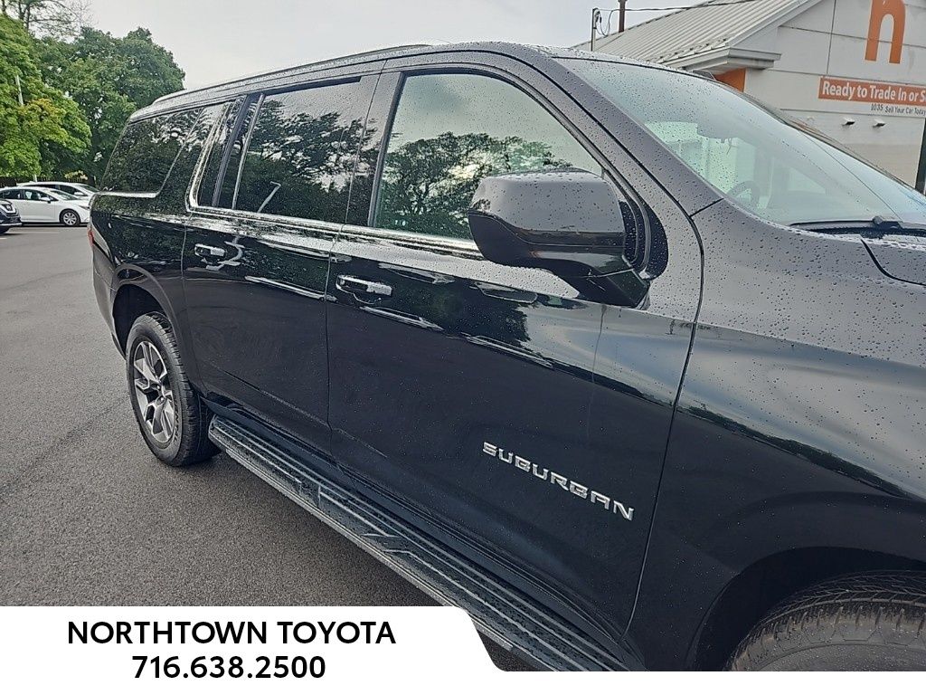 2023 Chevrolet Suburban LS photo 3