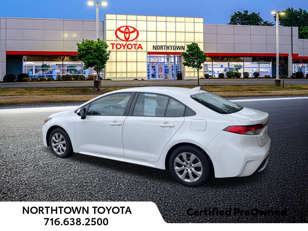2022 Toyota Corolla LE photo 2