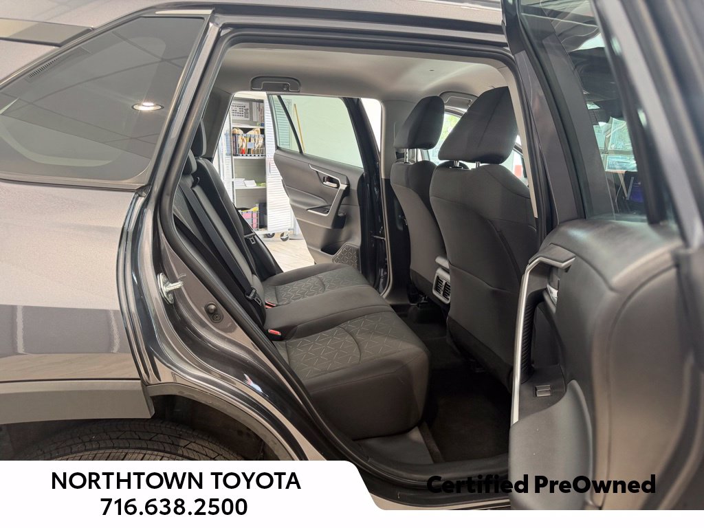 2024 Toyota RAV4 XLE - Photo 16