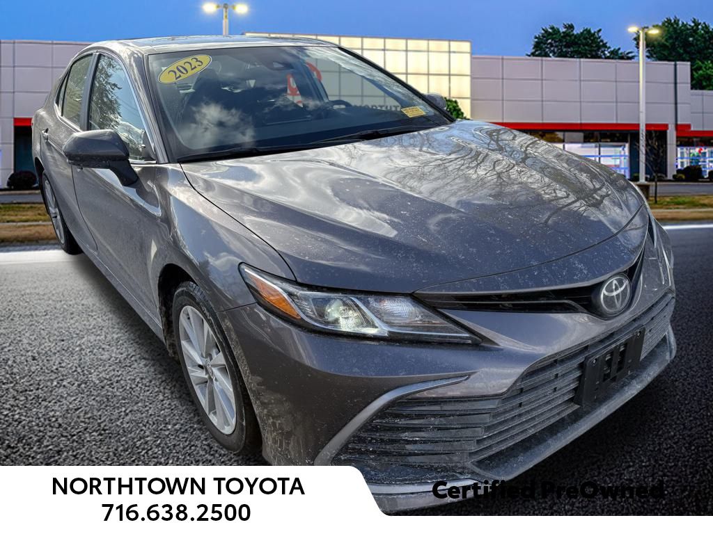 2023 Toyota Camry LE's photo