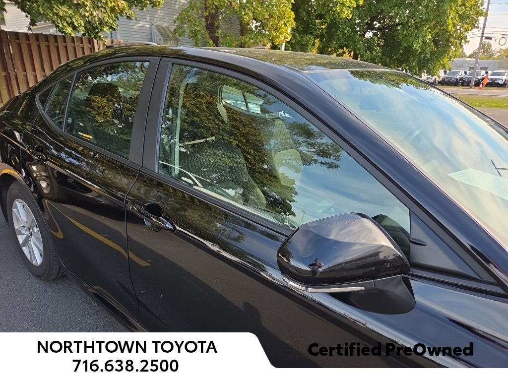 2025 Toyota Camry LE photo 3