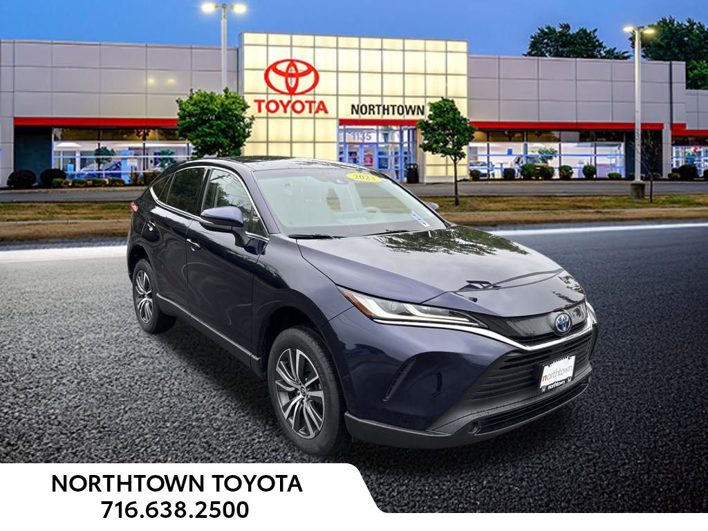 2023 Toyota Venza LE's photo