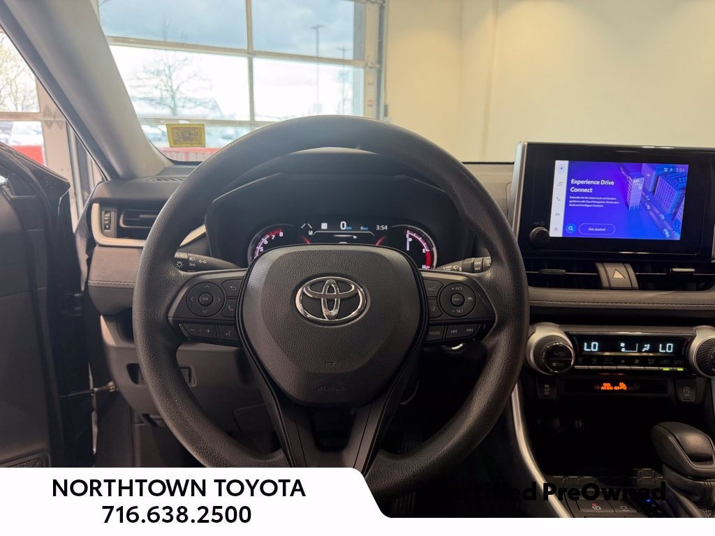 2024 Toyota RAV4 XLE - Photo 8
