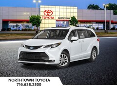 2025 Toyota Sienna XLE 8 PASSENGER