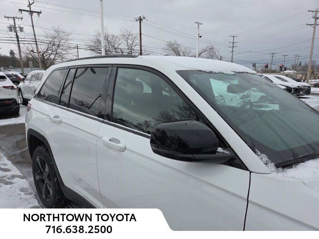 Used 2023 Jeep Grand Cherokee Altitude SUV