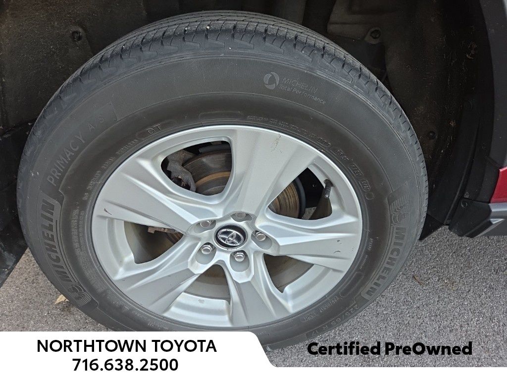 2021 Toyota RAV4 XLE photo 2