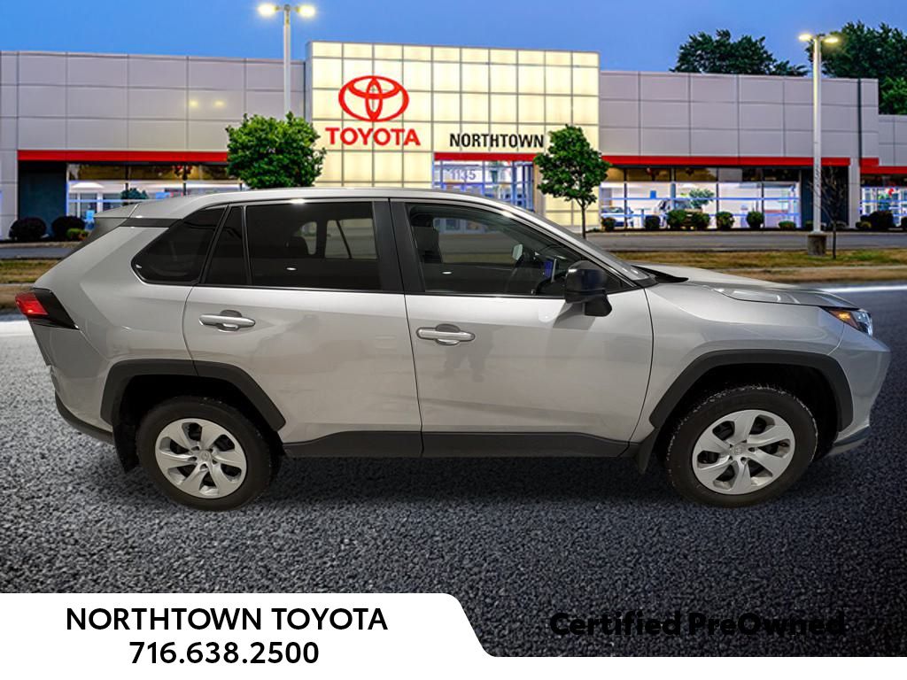 2024 Toyota RAV4 LE photo 3
