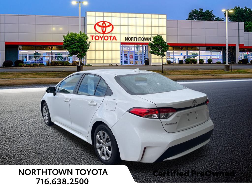 2022 Toyota Corolla LE photo 3