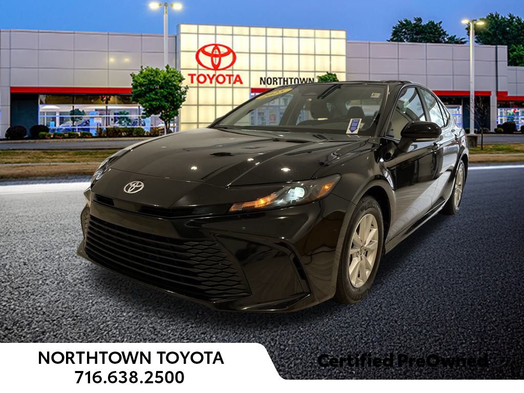2025 Toyota Camry LE's photo