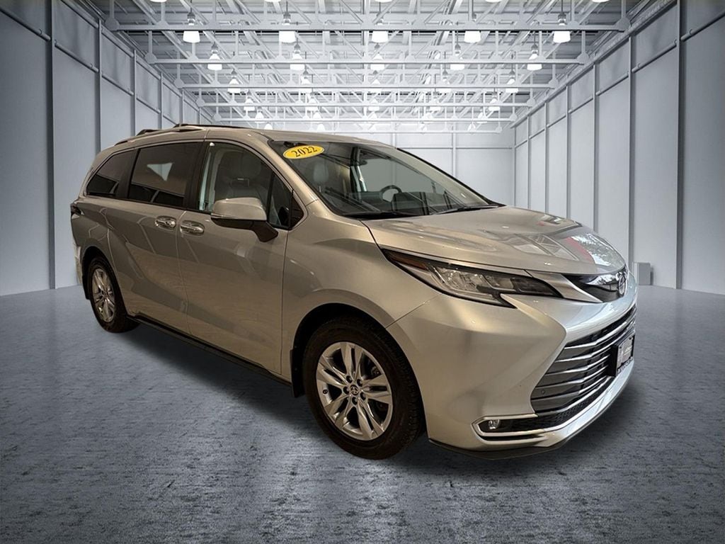 Used 2022 Toyota Sienna Limited 7 Passenger Minivan/Van