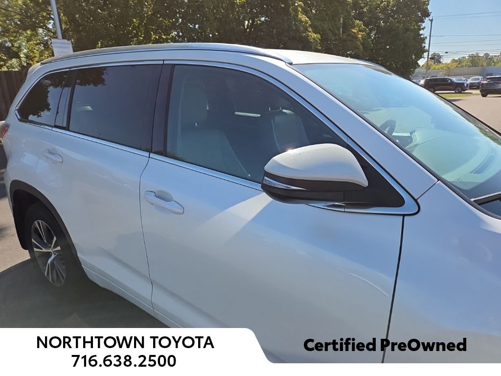 2016 Toyota Highlander XLE photo 2
