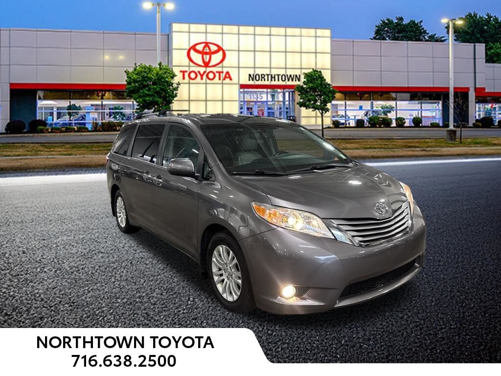 Used 2017 Toyota Sienna XLE 8 Passenger Minivan/Van