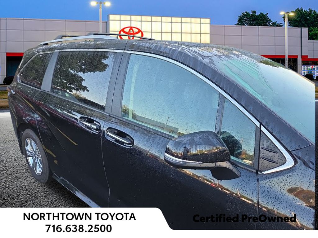 2024 Toyota Sienna Platinum photo 2