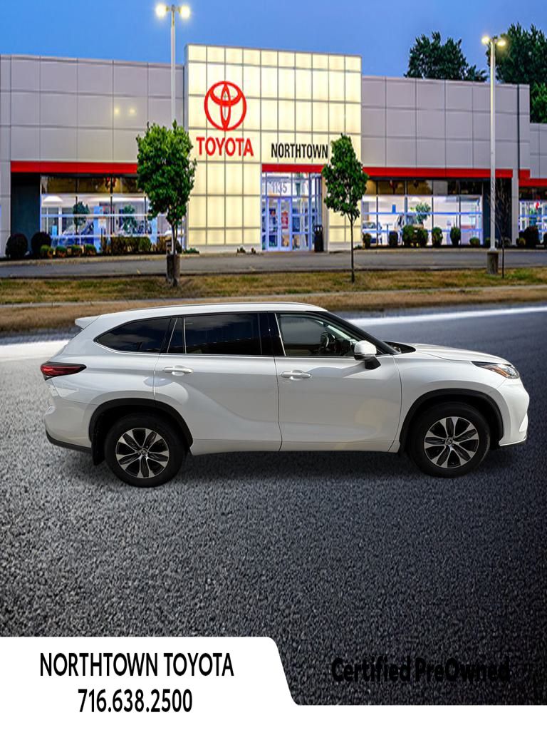2022 Toyota Highlander XLE photo 2