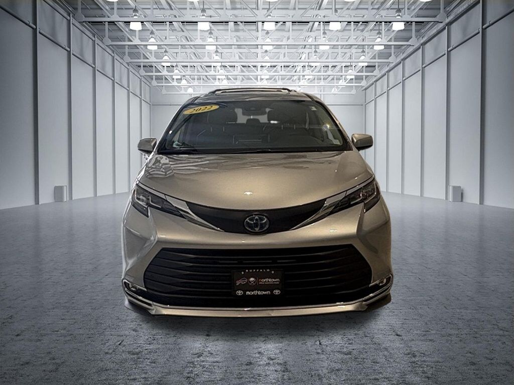 Used 2022 Toyota Sienna XLE 8 Passenger Minivan/Van