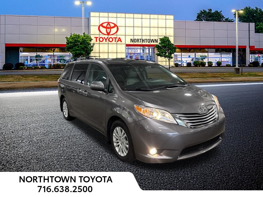 Used 2017 Toyota Sienna XLE 8 Passenger Minivan/Van