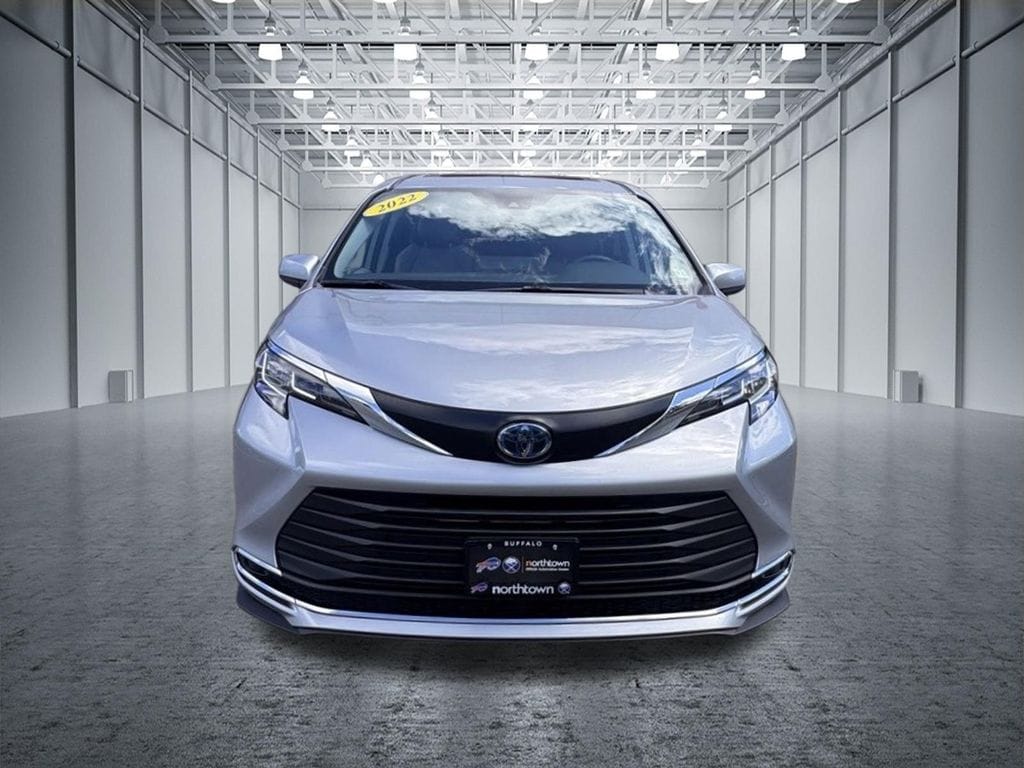 Used 2022 Toyota Sienna XLE 8 Passenger Minivan/Van
